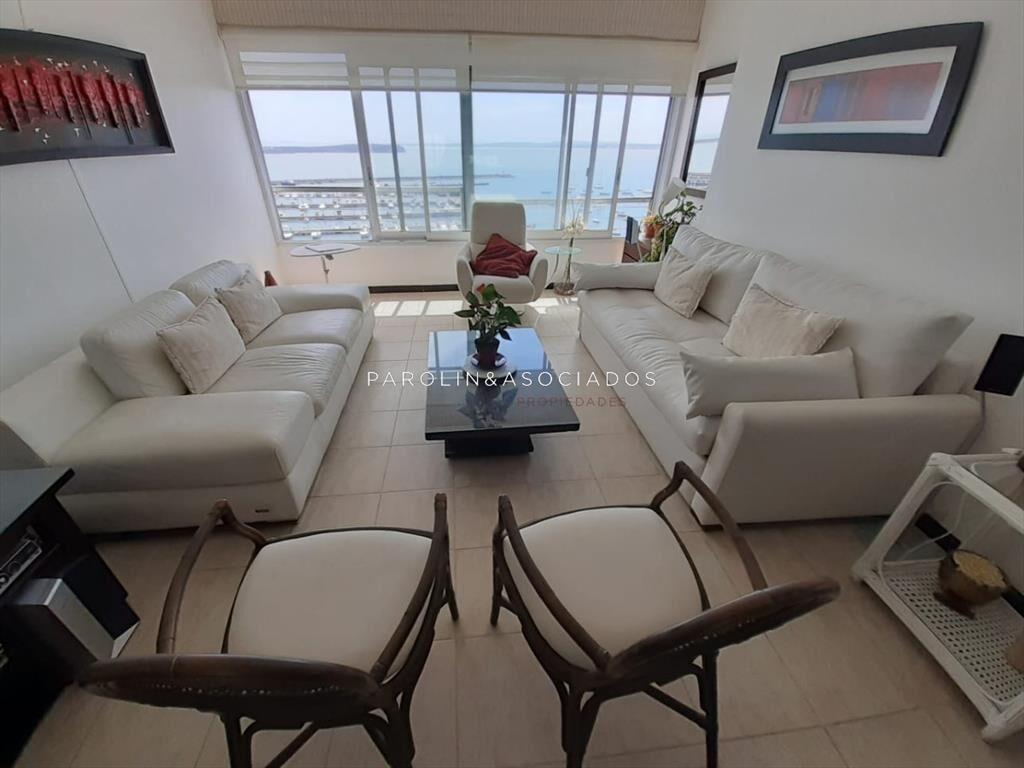 Inmejorable apartamento en venta en Bahía Palace, Punta de