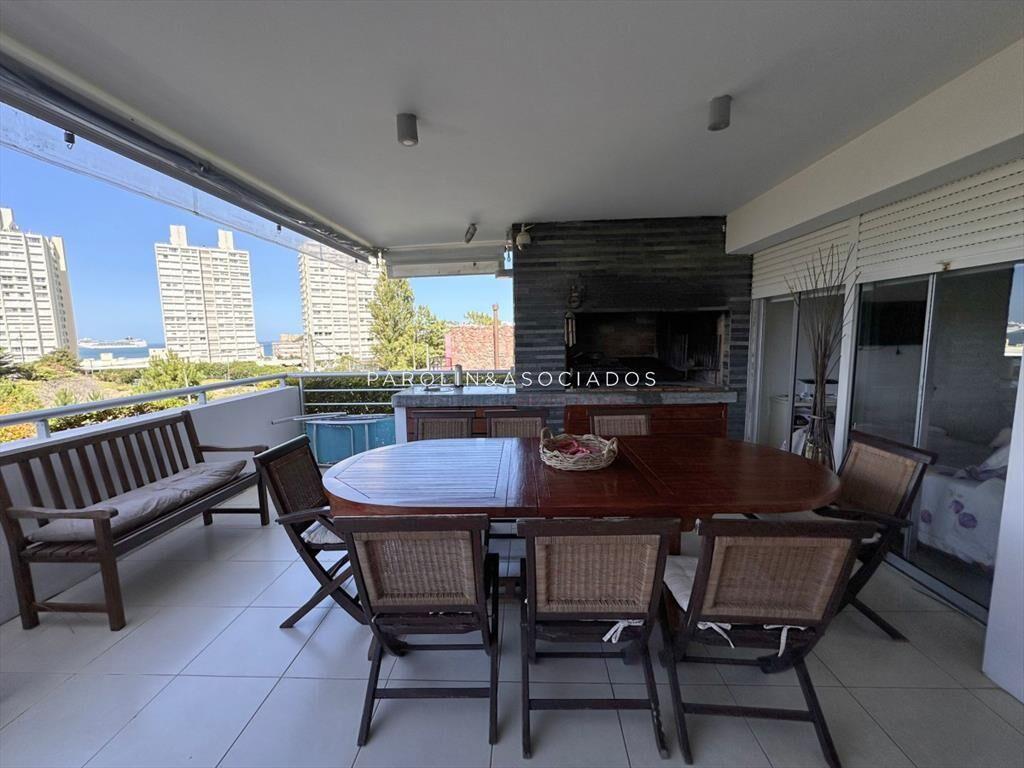 Apartamento en venta de 3 dormitorios con propio