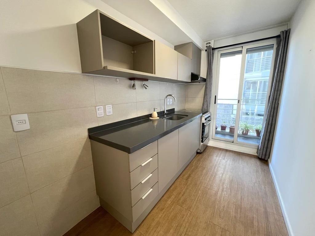 Venta Apartamento de 2 dormitorios y Garaje Al Frente en La
