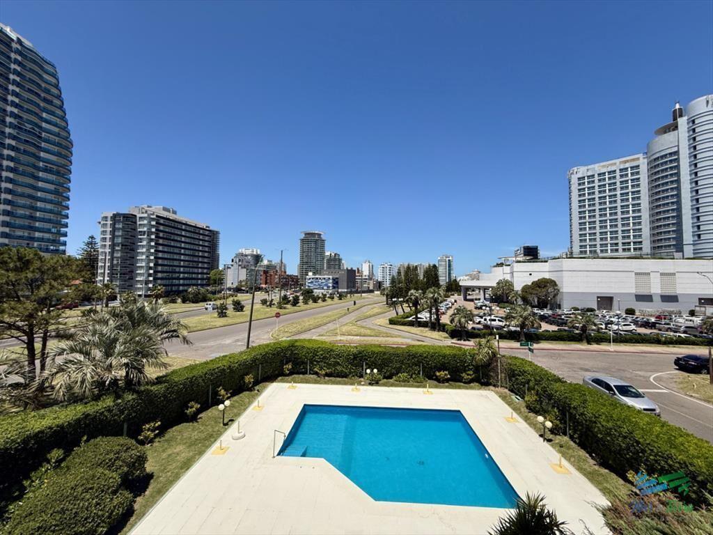 En venta apartamento 3 dormitorios en playa cerca