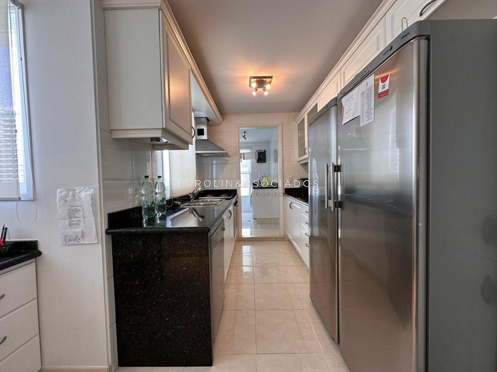 Apartamento de 3 dormitorios en suite en edificio