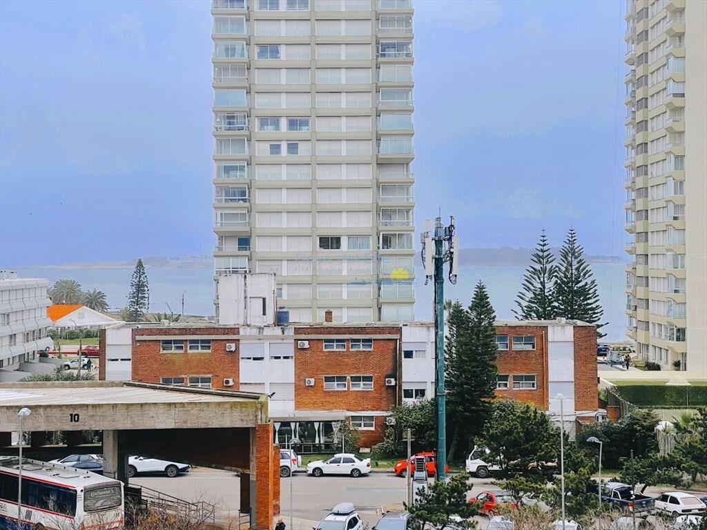 Excelente Apartamento de 2 Dormitorios Frente a