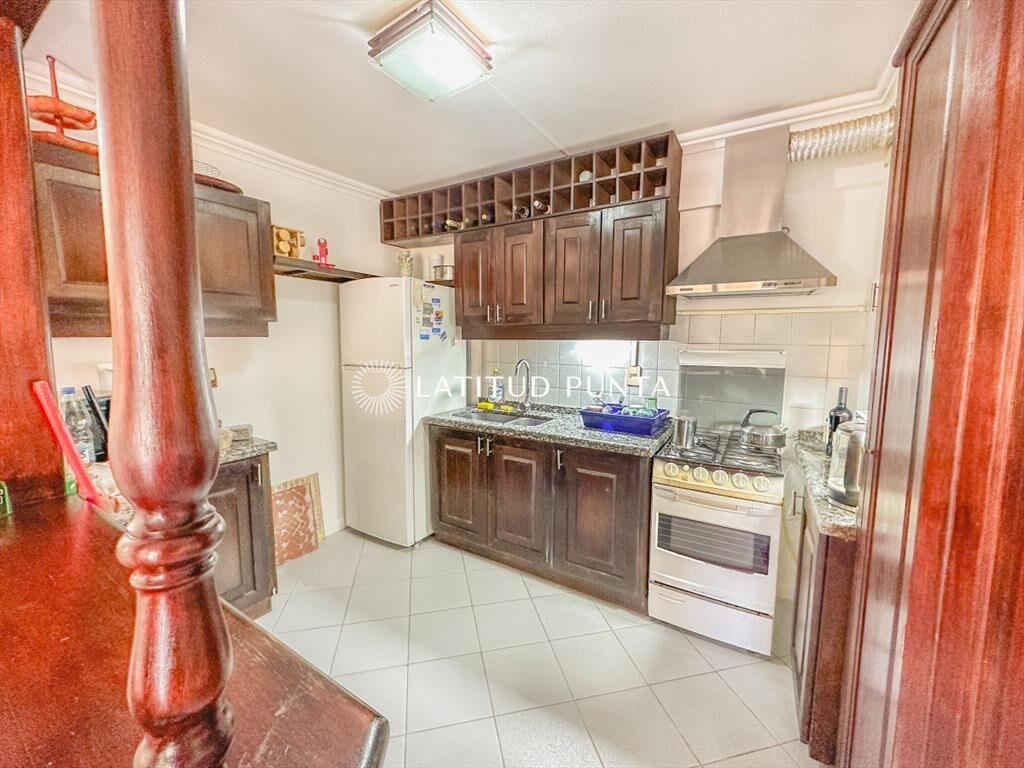 Pinares, apartamento de 3 dormitorios frente al