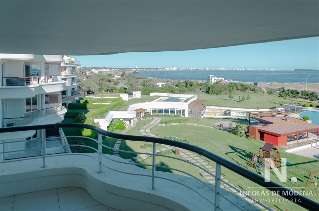 Excelente Penthouse de 4 Dormitorios Frente al Mar - Verama