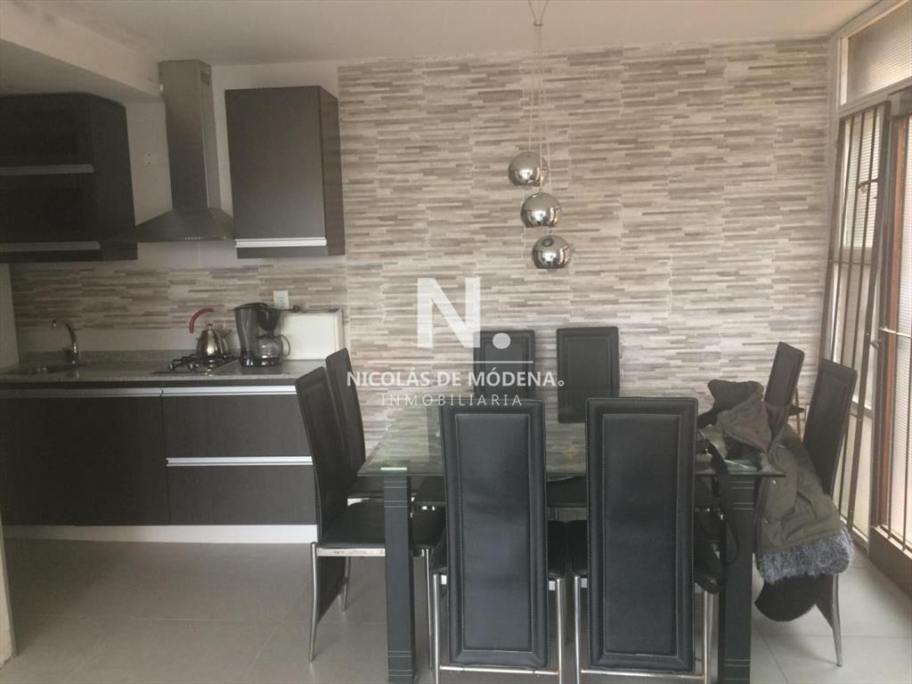 Apartamento de Tres Dormitorios en Península - Venta
