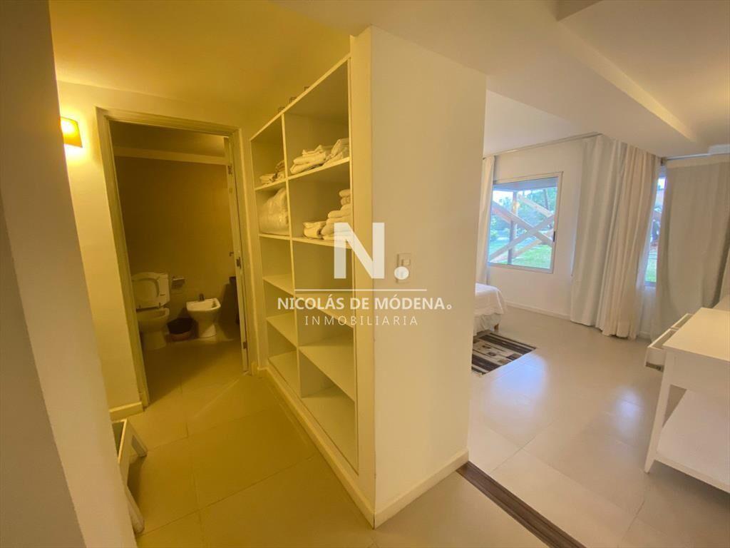 Vende apartamento de 2 Dormitorios en suite, con excelente