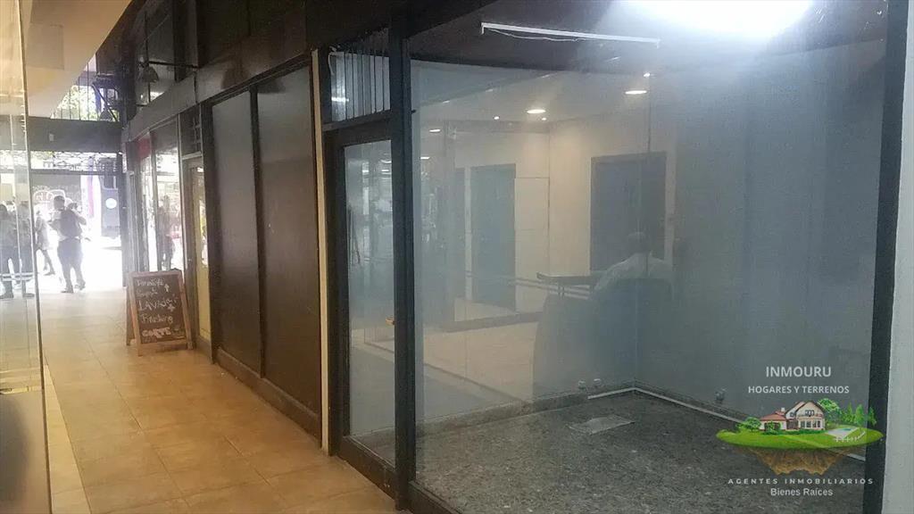 Se Alquila Local Sobre 18 de Julio en Pleno Centro