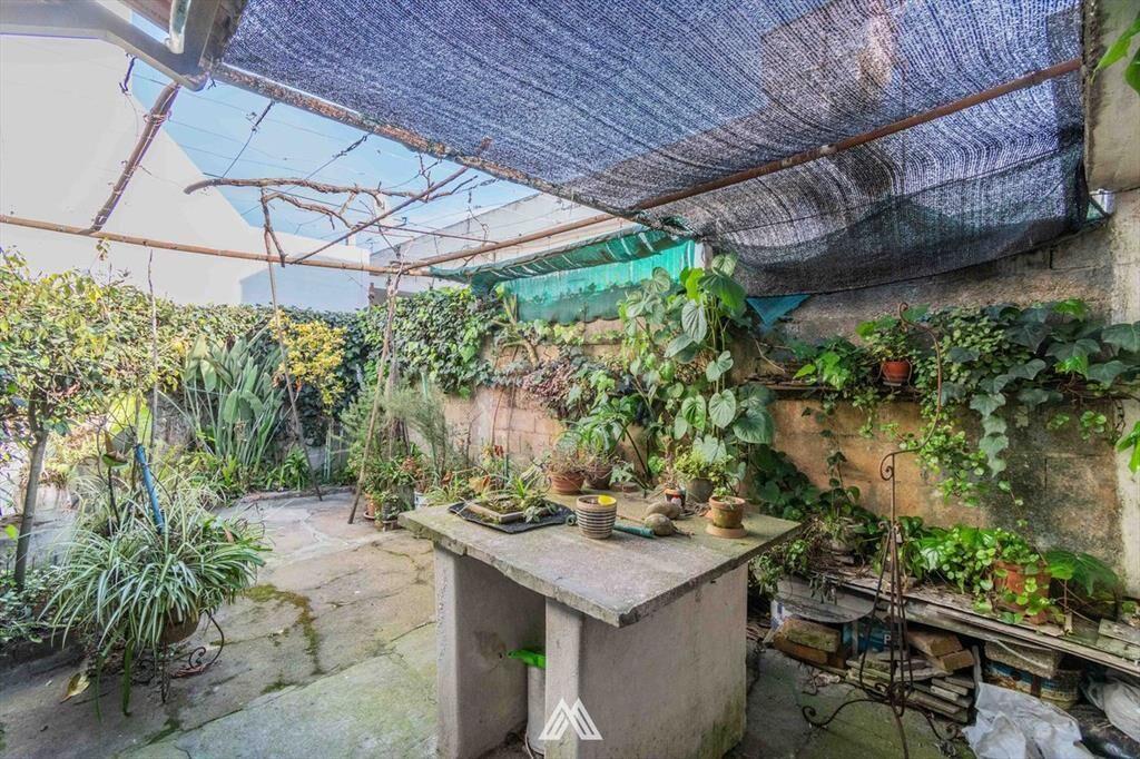 Venta de casa con 2 dormitorios y fondo en Pando