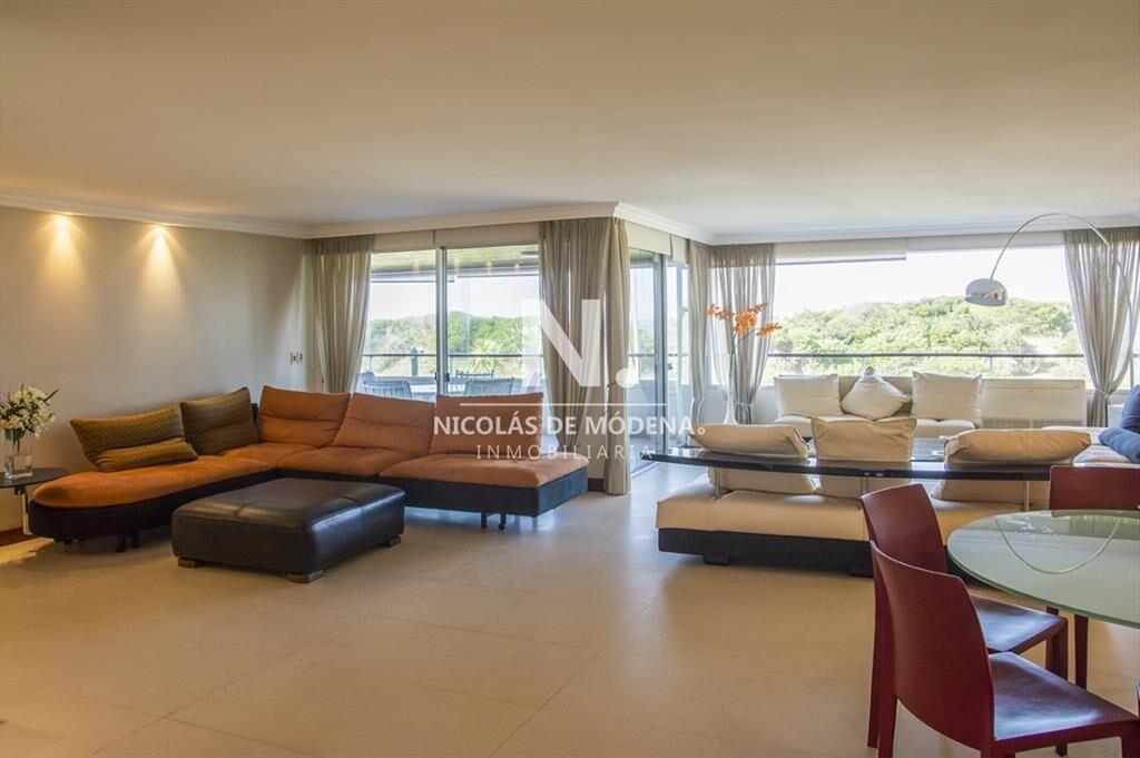 Apartamento de 4 dormitorios en Punta del Este al