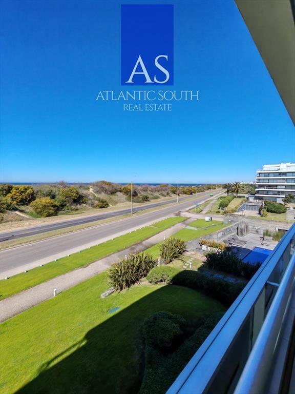Apartamento moderno primera linea Playa Brava 3