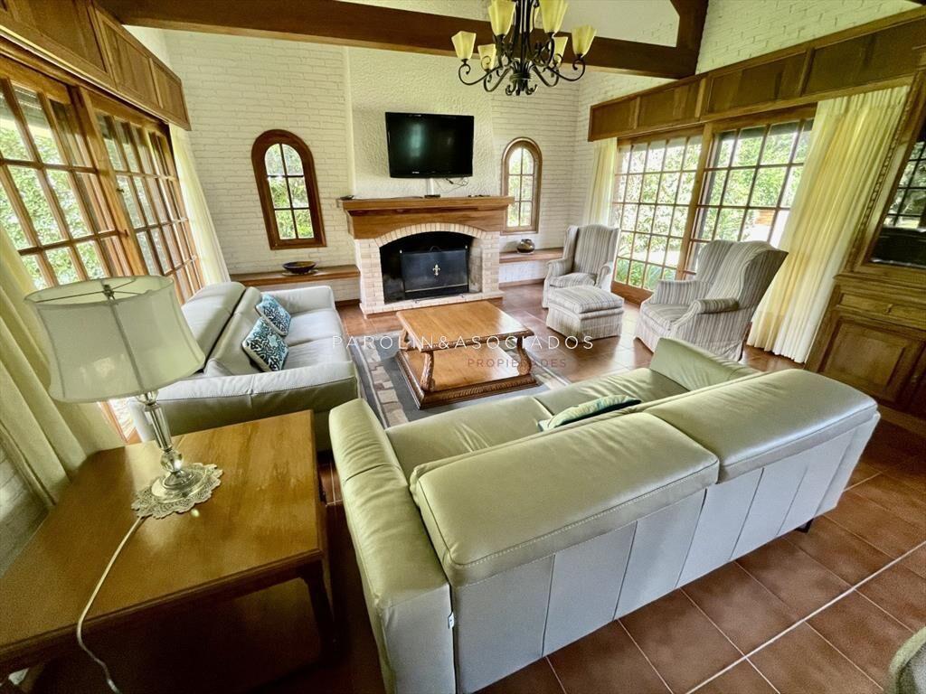 Excelente casa en Paradas