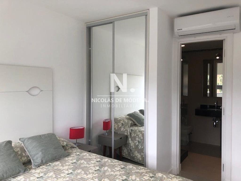 Apto 2 dorm, central, 2 baños y balcón piso