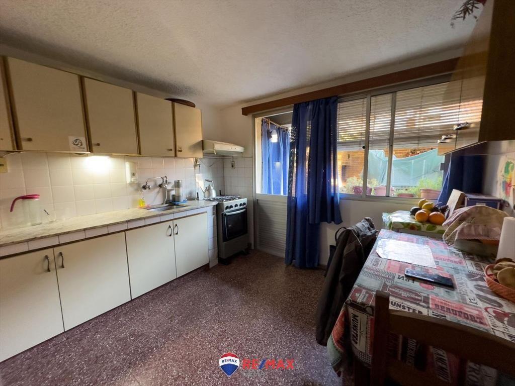 Casa Dúplex en zona este, 3 dormitorios y cochera.