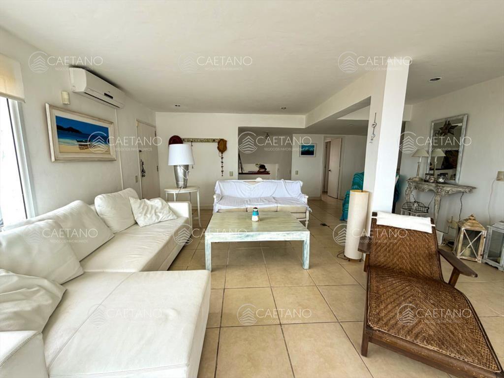 Apartamento de 4 dormitorios en primera linea de