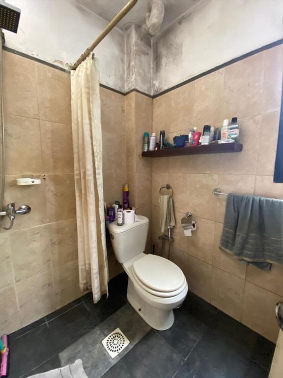 Casa a la venta en Tres Cruces atractiva para reciclar