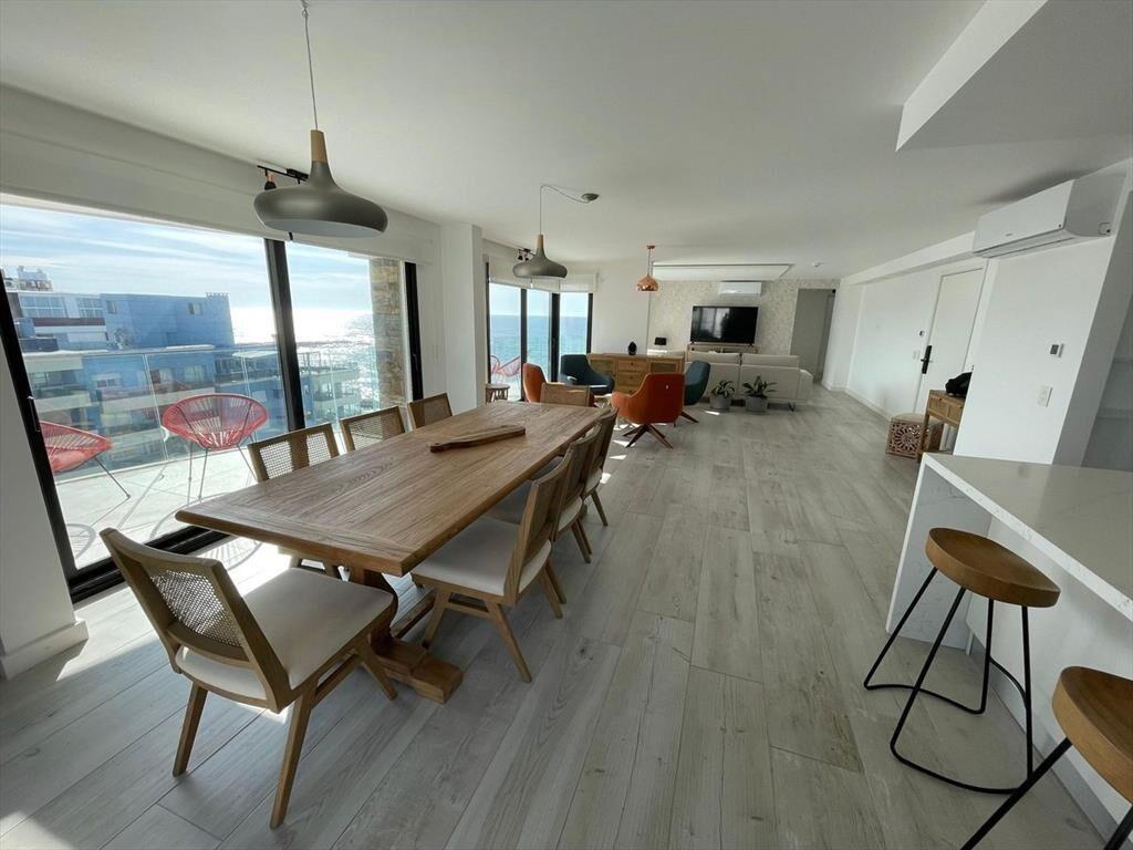 Venta departamento en Punta del este frente al mar