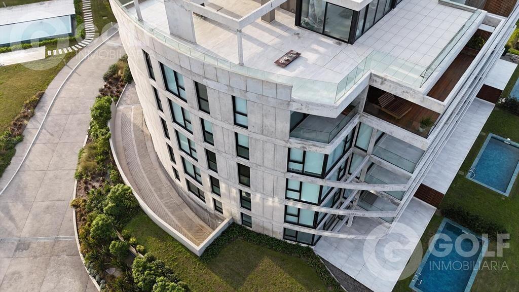 Venta de apartamento de 3 dormitorios y servicio en Mananti