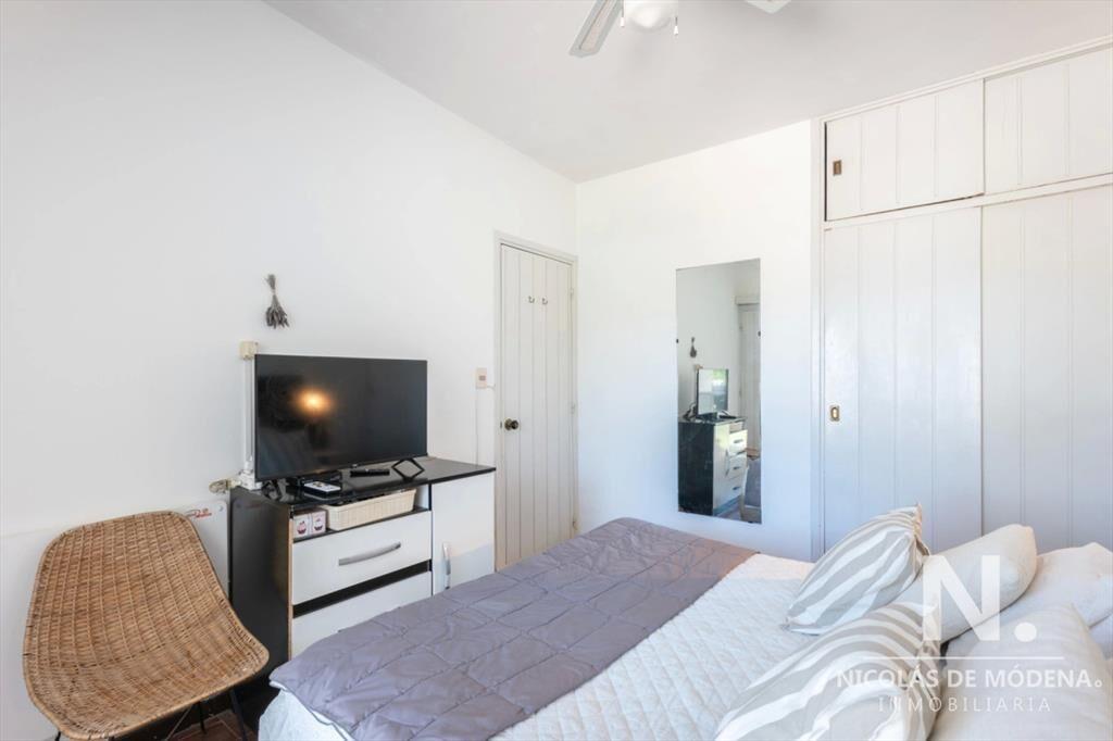 Vendo apartamento tipo casa de 2 dormitorios, reciclado, en