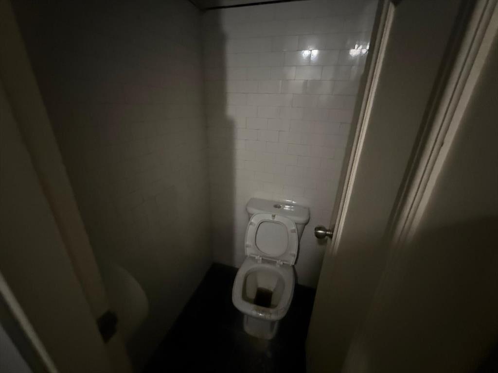 Sarandi y 33, 6 mts de frente , 170 m2 salón   150 sotano