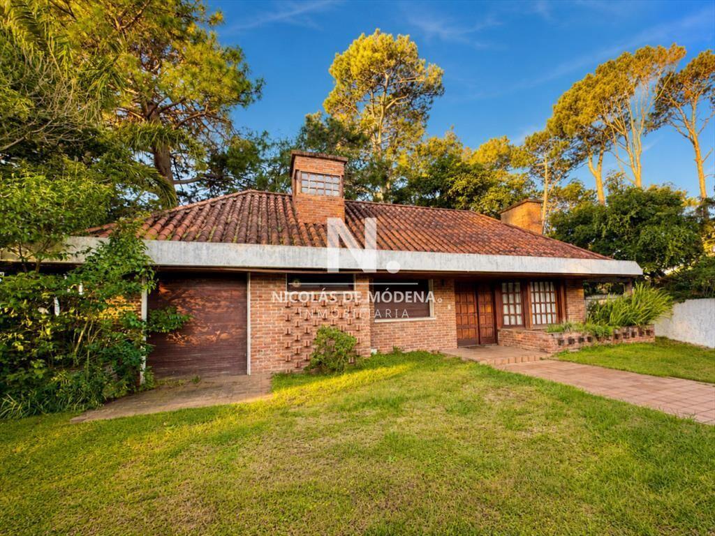 Vende casa de 3 dormitorios mas dep de servicio