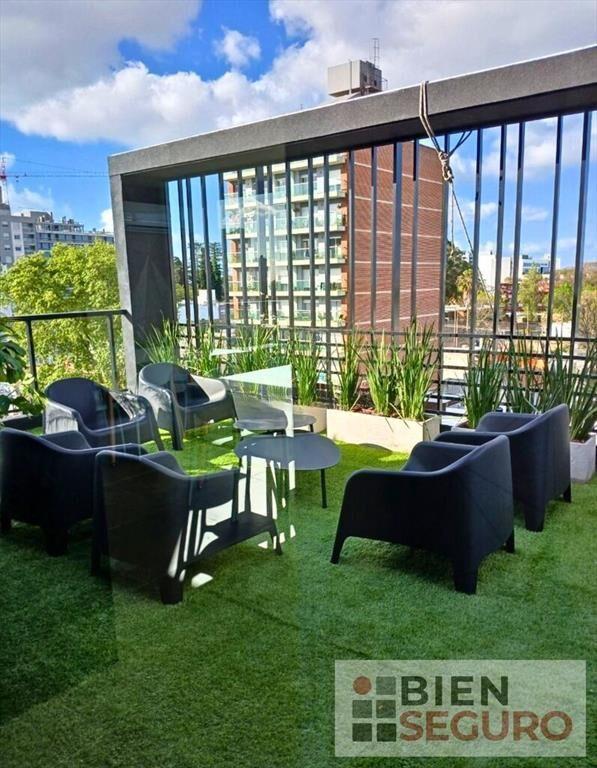 Cómodo monoambiente, planta baja con patio en venta en La B