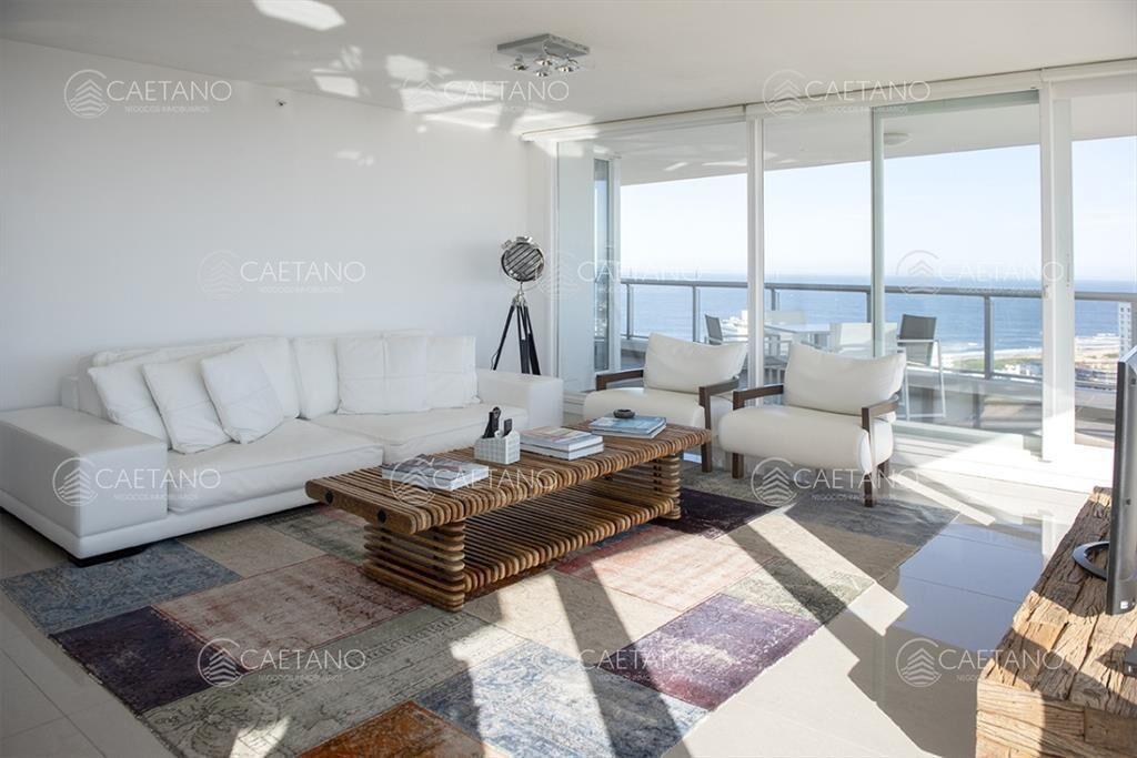 En venta apartamento de 3 suites en Punta del Este