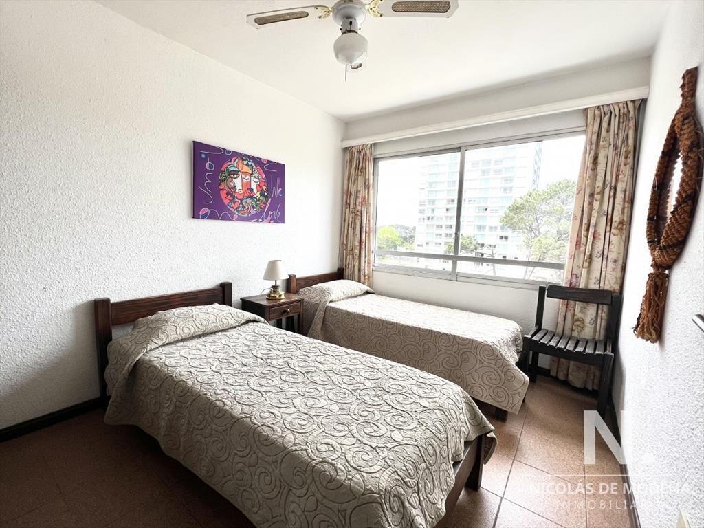 Apartamento de 2 dormitorios en venta Punta del Este. Club