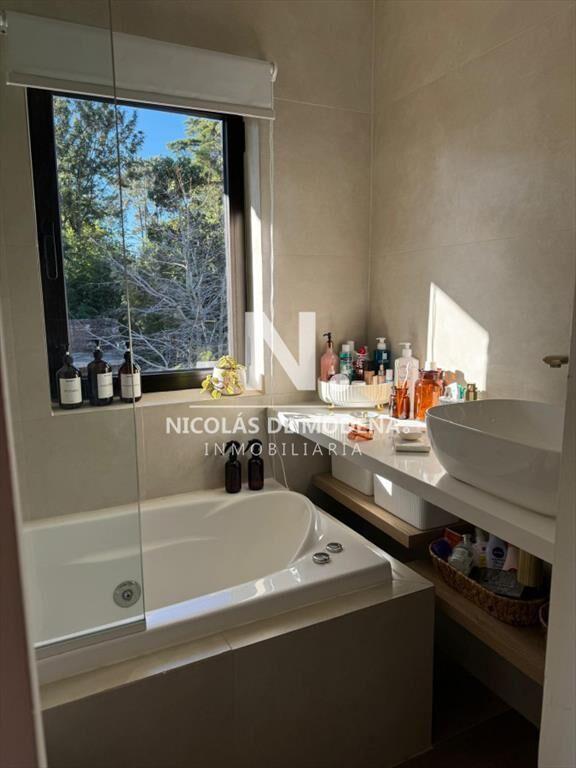 Casa en venta en Pinares de 3 dormitorios, sobre Camino a l