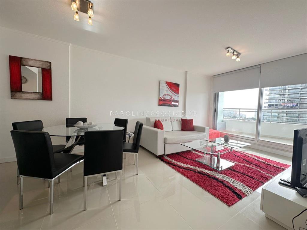 Apartamento de 2 dormitorios en venta en Forest Tower II, P