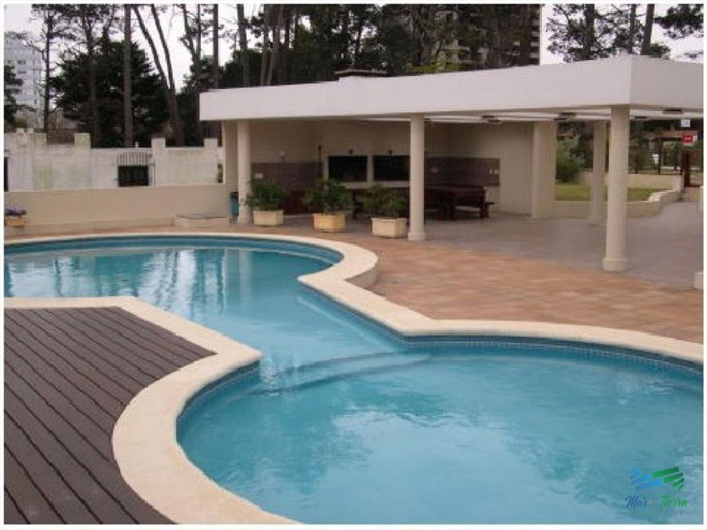 Vendo apartamento 1 dormitorio, edificio con servicios, en