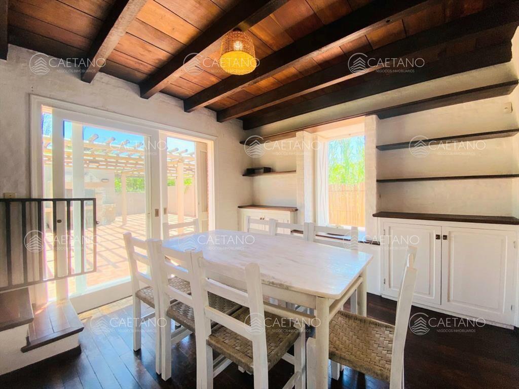 Excelente casa en venta de La Barra de tres + con