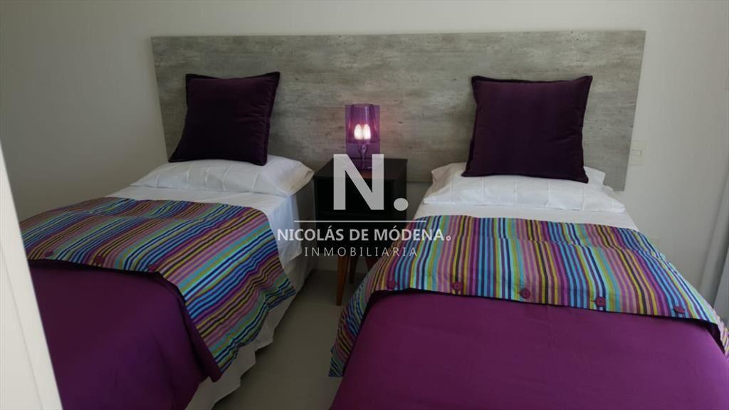 Vende apartamento de 2 dormitorios frente al mar,