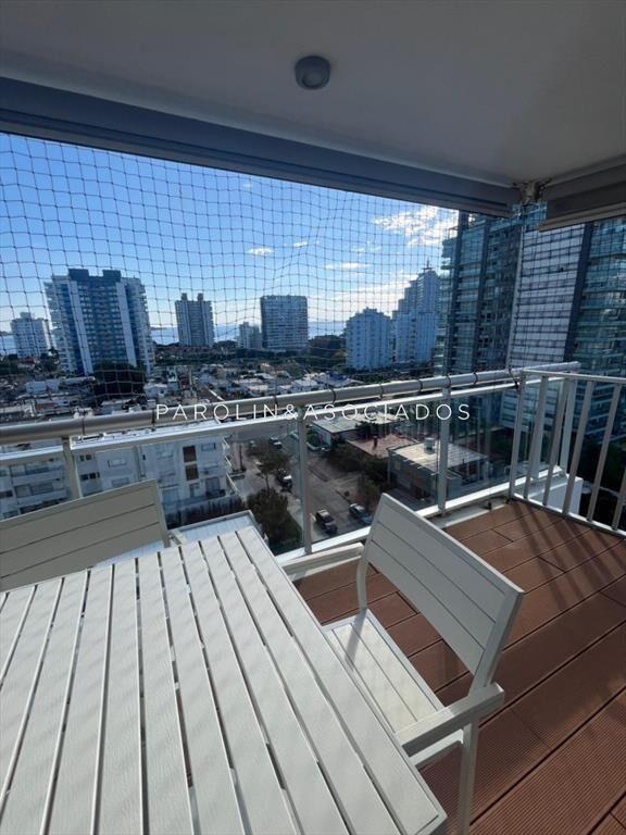 Luminoso apartamento en venta con vista al mar en
