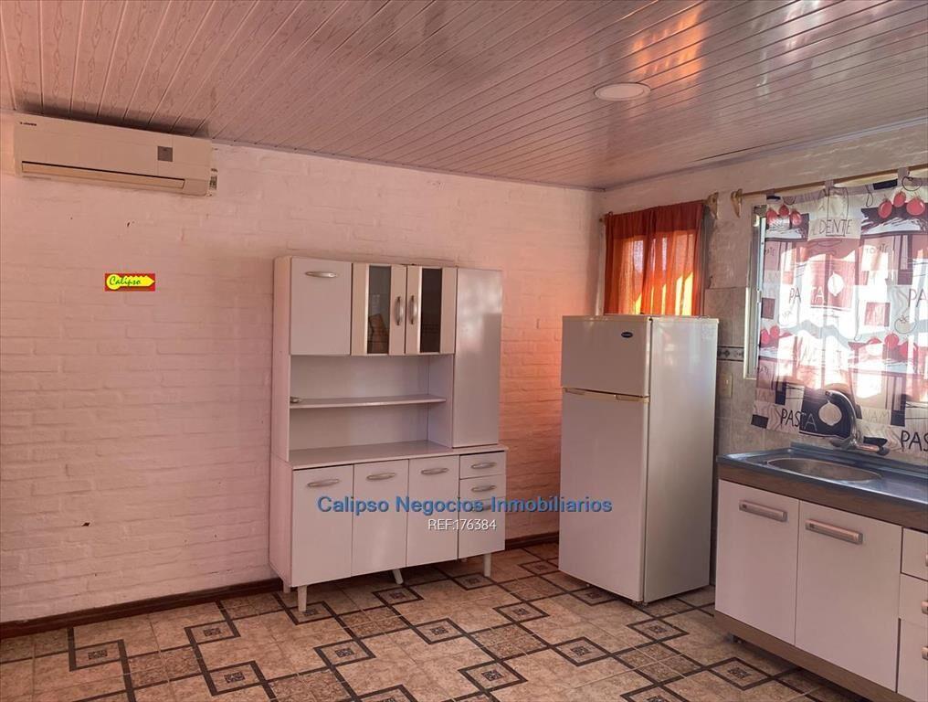 Venta de Complejo de 5 casas de 2 dorm. en Atlantida -