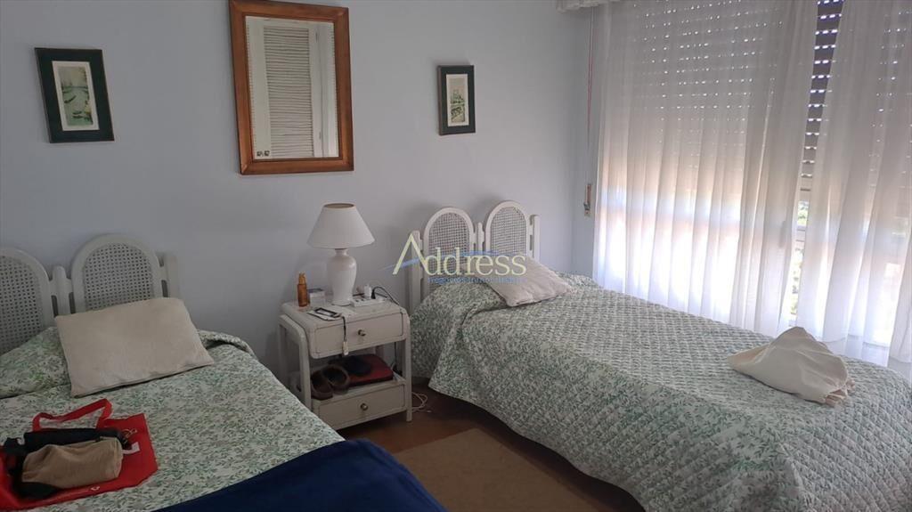 Vende apartamento de 2 dormitorios más servicio