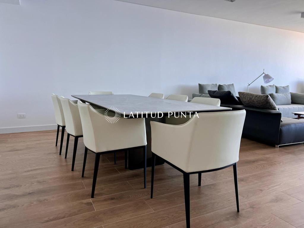 Apartamento en piso alto de 3 dormitorios con al