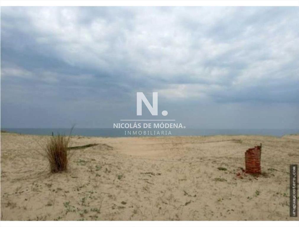 Vende chacra con costa en Punta del Este.