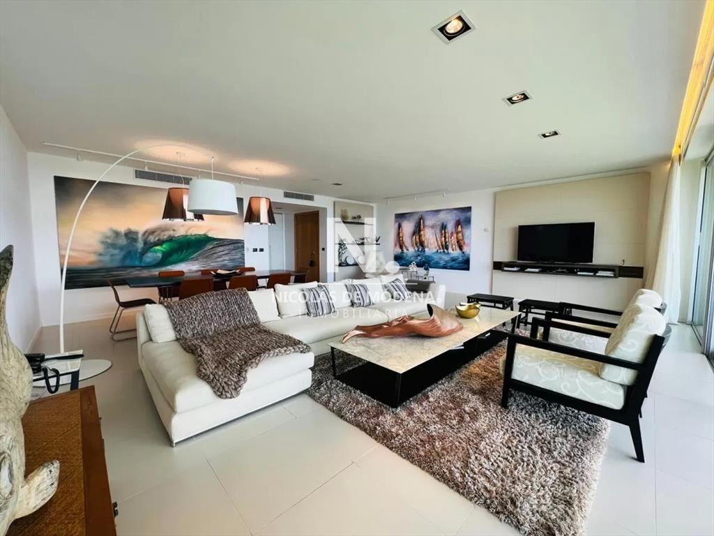 Venta de departamento de 4 dormitorios en suite