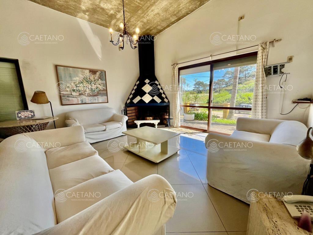 VENTA DE CASA EN PUNTA BALLENA-CLUB DEL LAGO