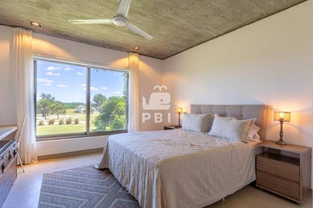 Hermosa casa en venta en barrio Privado - Ref : PBI13813