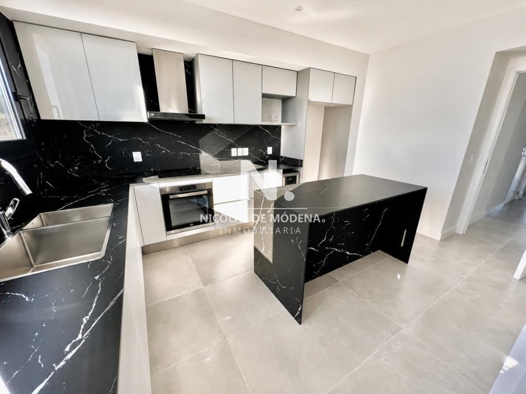 Departamento de 4 dormitorios en venta frente al