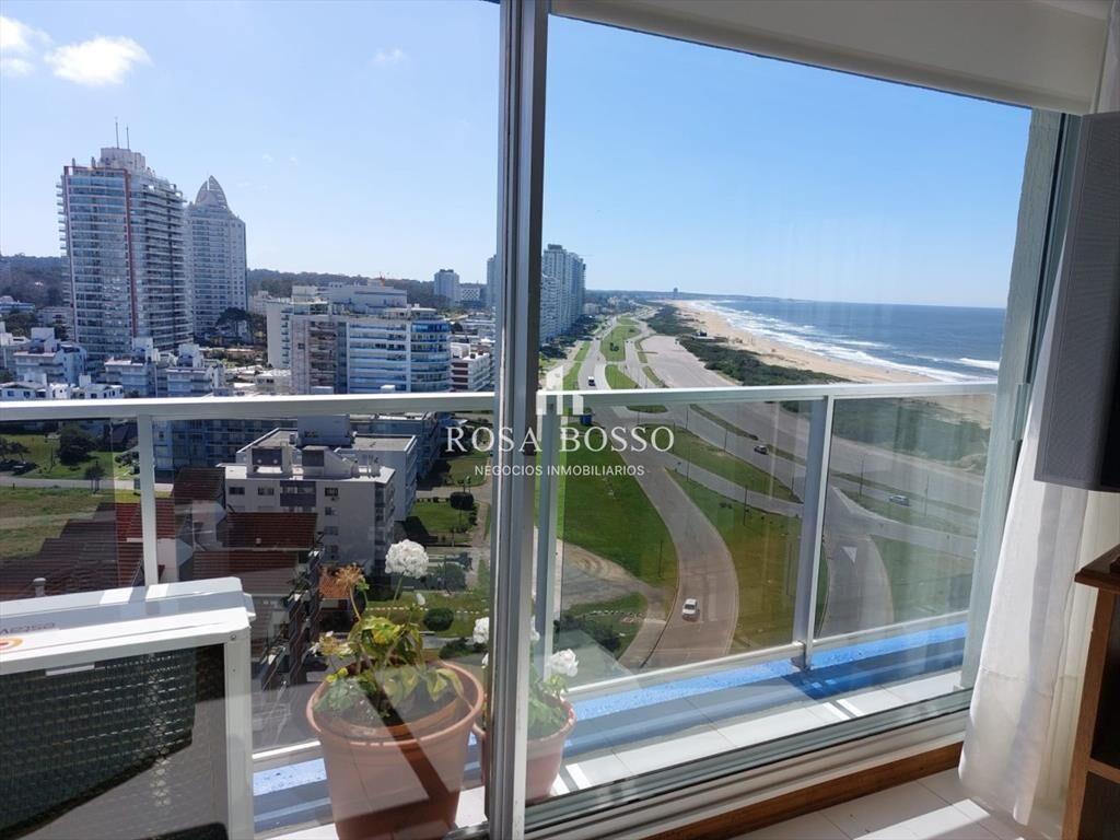Apartamento de 3 suite y dependencia en VENTA