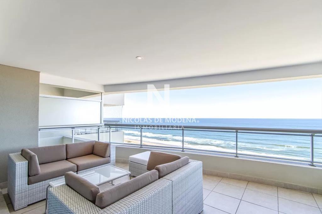 Se vende departamento de 3 dormitorios en la Brava- Punta d