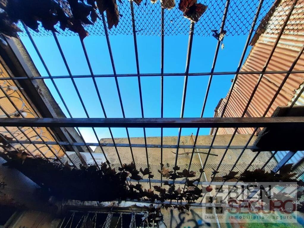 Casa, galpón y local comercial en venta en Colón