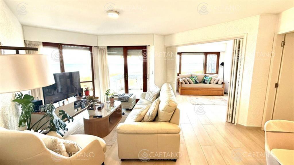Venta de apartamento primera línea playa mansa
