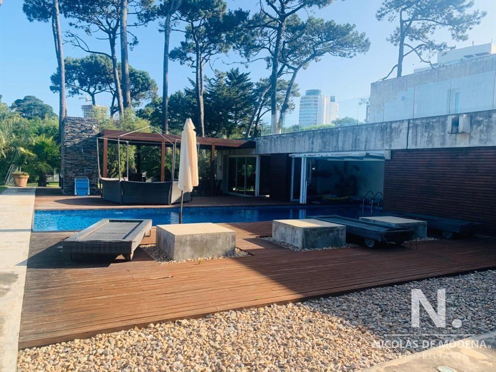 Importante residencia en Venta, Playa Mansa, Punta del Este