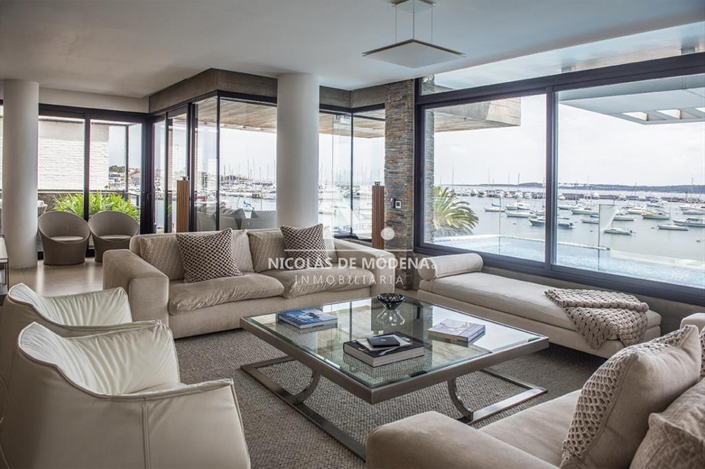 Apartamento Único Frente al Mar en Zona Puerto