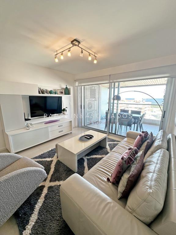 Apartamento en venta en excelente estado con al