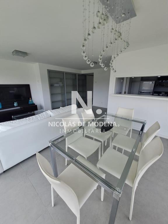 En venta apartamento de 2 dormitorios en Punta del Este.