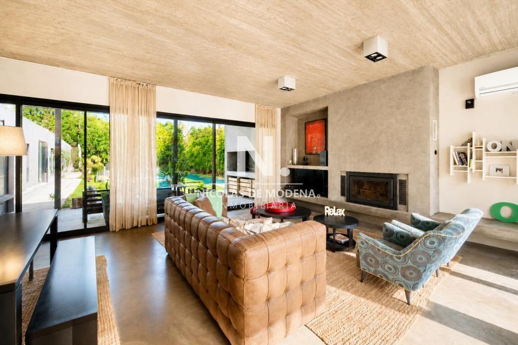 Excelente Casa Minimalista en Barrio Privado, La Arbolada -